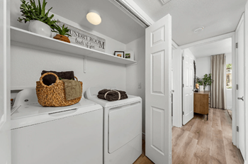 Washer/dryer included